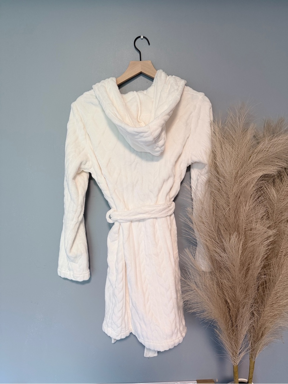 Colsie Cream Robe - Picture 4 of 5